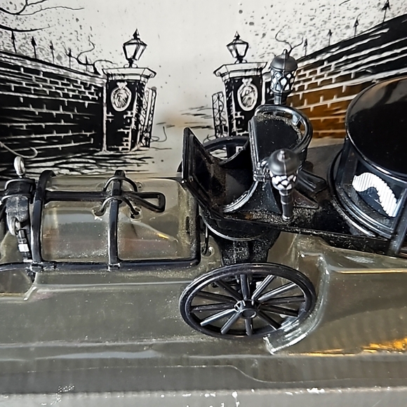 Disney's Vintage Haunted Mansion Spooky Die Cast  Metal Hearse. - Picture 6 of 9